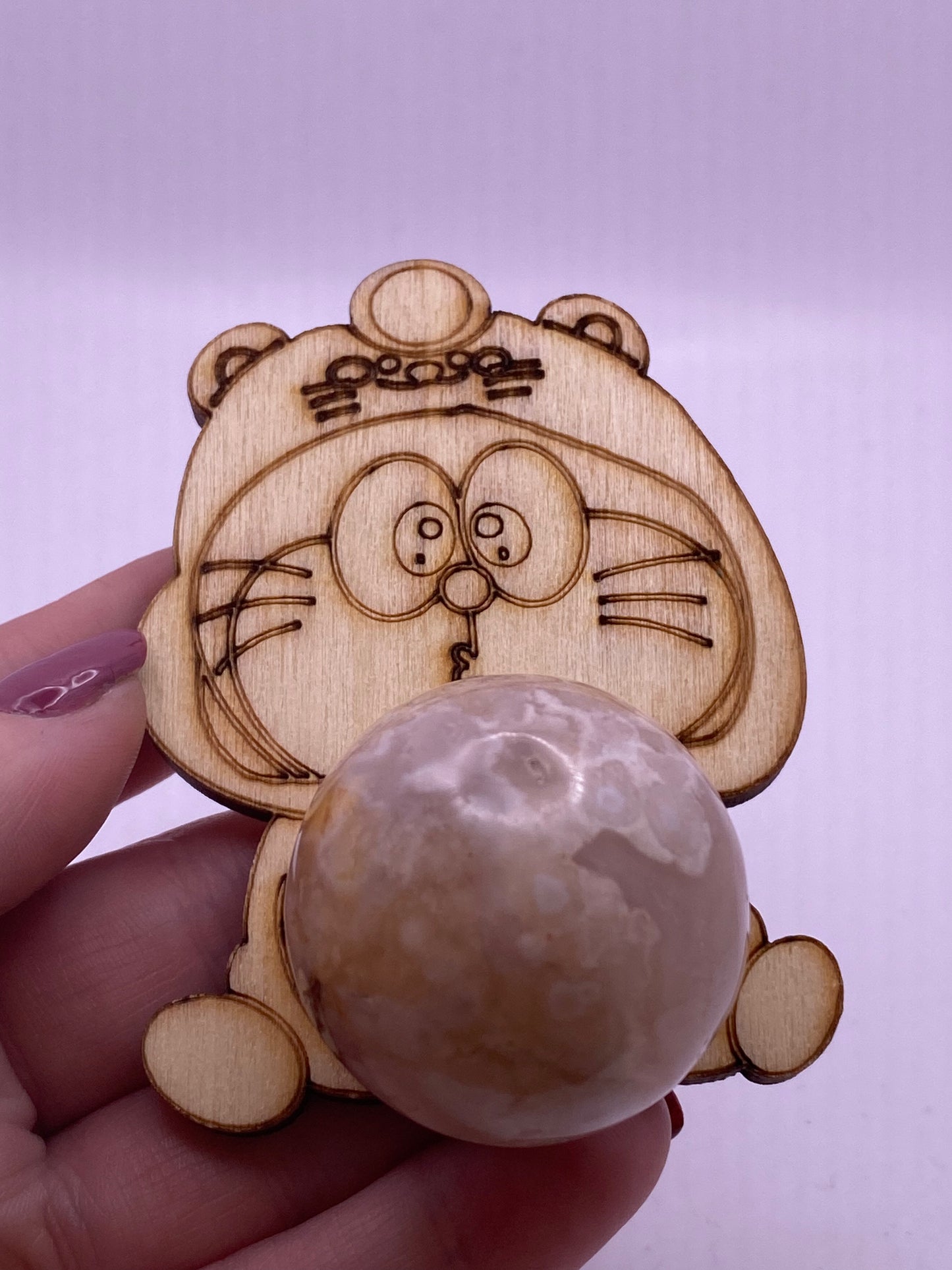 Wooden cartoon sphere holder