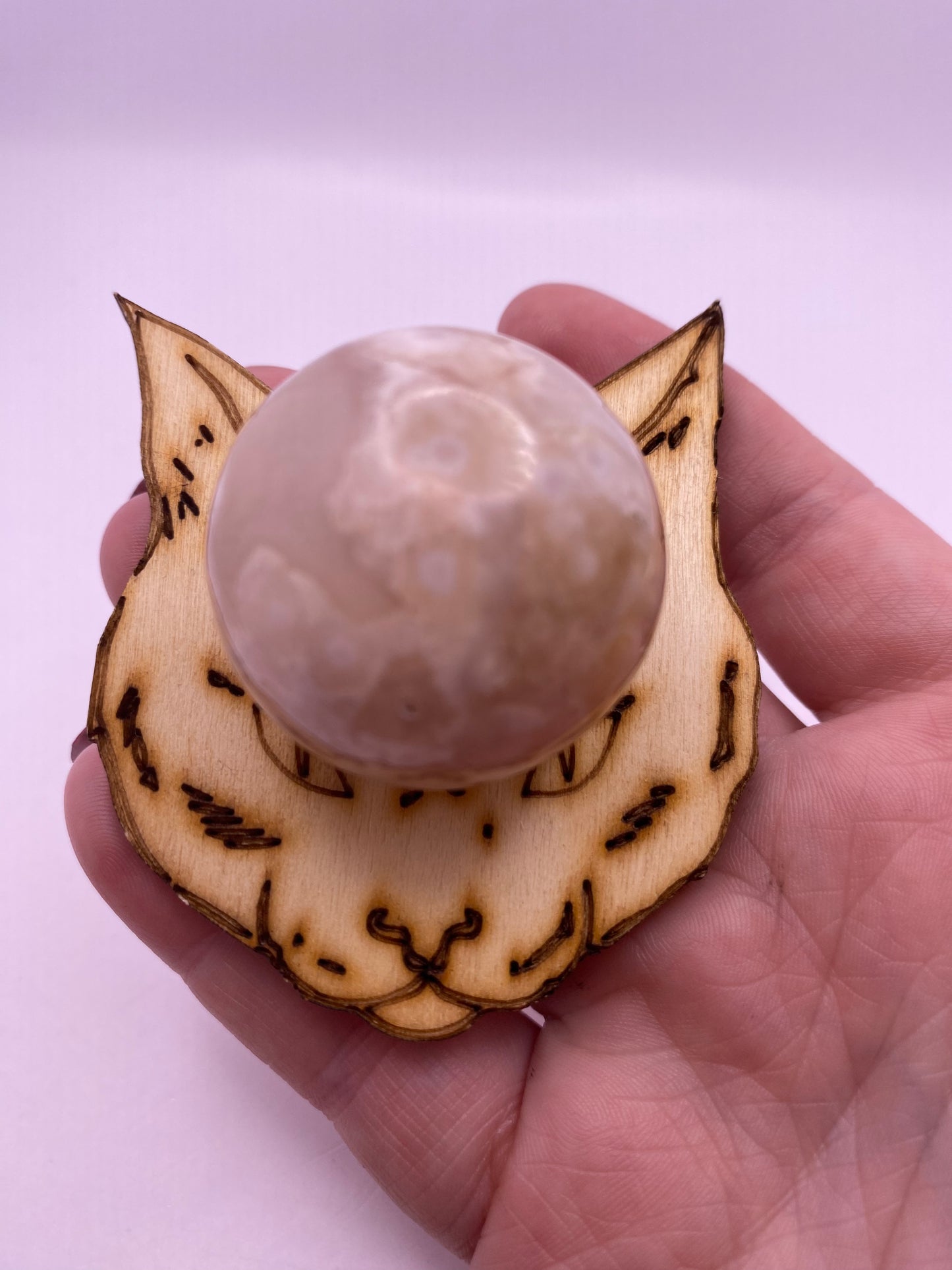 Cat wooden sphere holder